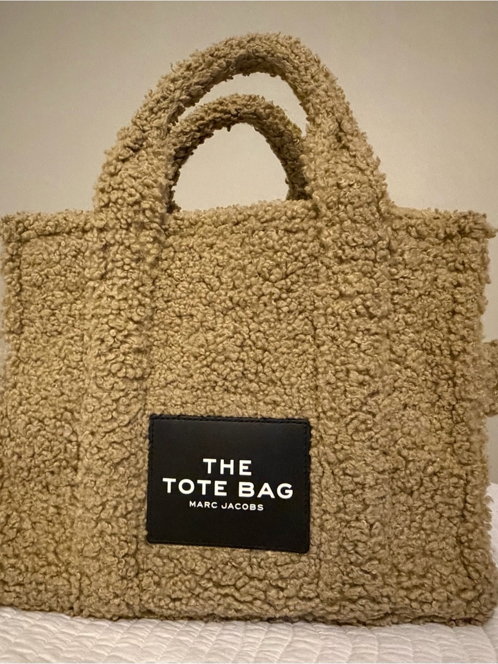 Marc Jacobs Medium Cream Sherpa Tote with Black Logo Patch - Picture 1 of 5